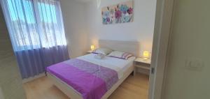 Postel nebo postele na pokoji v ubytování Apartman Galija 1