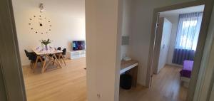 TV a/nebo společenská místnost v ubytování Apartman Galija 1
