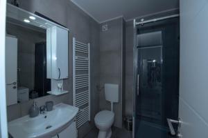 Koupelna v ubytování Athena Apartman + 26 fotografií