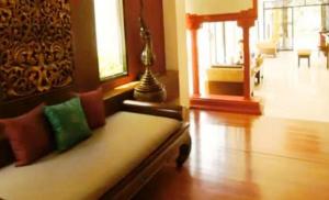 Posezení v ubytování Nicha Suite Hua Hin Hotel