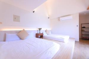 Una cama o camas en una habitación de Jiang's B&B 江院子庭園民宿