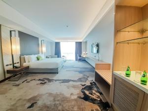The Excelsior Hotel Las Piñas客房内的一张或多张床位