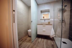 Kylpyhuone majoituspaikassa Apartamento Mercadal