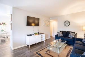 a living room with a blue couch and a table at Luxury stay near Oakridge Mall for vacation/work in San Jose