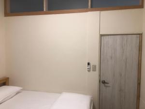 Uma cama ou camas num quarto em Simple Walk Guest House 小公寓