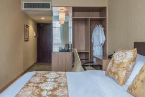 Postel nebo postele na pokoji v ubytování Marcian Garden Hotel