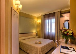 Кровать или кровати в номере Hotel Galileo