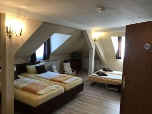Postel nebo postele na pokoji v ubytování Hotel Schöne Aussicht + 37 fotografií