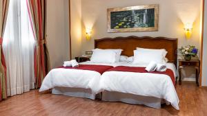 Ein Bett oder Betten in einem Zimmer der Unterkunft Hotel Reina Cristina