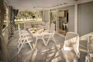 Maistra Camping Amarin Mobile homes的休息区
