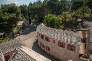 Gallery image of DVORAC “KAŠTIL JELA” in Milna