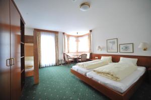 Posteľ alebo postele v izbe v ubytovaní Salzburgerhof Jugend- und Familienhotel