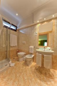 Ванная комната в Hotel Galileo