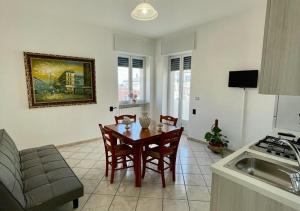 A kitchen or kitchenette at HOME SALENTO