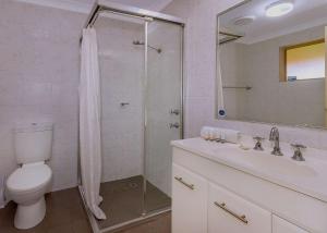 Ein Badezimmer in der Unterkunft Comfort Inn Bay of Isles