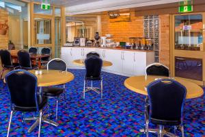 Ein Restaurant oder anderes Speiselokal in der Unterkunft Comfort Inn Bay of Isles 