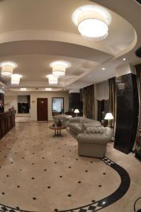 Lobbyn eller receptionsområdet på Coroana Brasovului