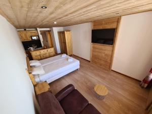 Μια τηλεόραση ή/και κέντρο ψυχαγωγίας στο Chalet Le Granitic