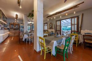 a restaurant with a table and chairs in a room at Locanda Le Palafitte in Bardolino