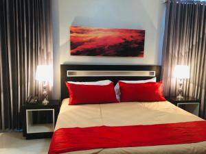 Postel nebo postele na pokoji v ubytování Dpravia Hotel SRL