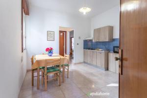 Kuchyňa alebo kuchynka v ubytovaní Appartamento lungomare con vista - Gallipoli + 14 fotografií