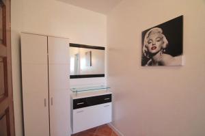 Kuchnia lub aneks kuchenny w obiekcie 4 Star apartments with sea view in Zambratija