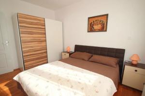 Łóżko lub łóżka w pokoju w obiekcie 4 Star apartments with sea view in Zambratija
