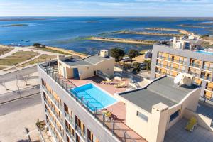 an aerial view of a building with a swimming pool at Privilege Apartment Wanseta with Rooftop Pool, Village Marina - Olhão in Olhão