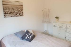 Postel nebo postele na pokoji v ubytování Maison de plain pied avec jardin