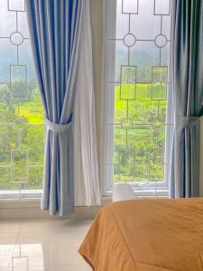 Postel nebo postele na pokoji v ubytování Al Andalus Resort Puncak