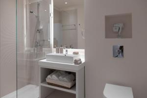 Koupelna v ubytování Gallery Suites & Residences Piraeus