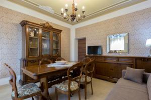 A television and/or entertainment centre at Alghermanzoni