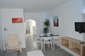 TV a/nebo společenská místnost v ubytování Lava Teneguia, 5 guests in 2 bedrooms