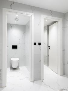 Kúpeľňa v ubytovaní Filopappou Hill Suites by Athens Stay