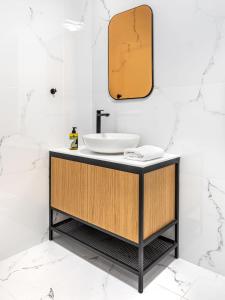 Kúpeľňa v ubytovaní Filopappou Hill Suites by Athens Stay