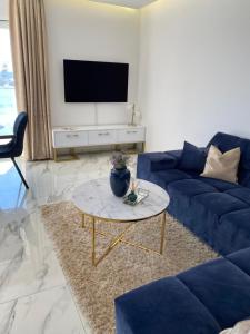 Televízia a/alebo spoločenská miestnosť v ubytovaní Apartman Blue Wave