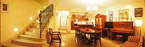 Televízia a/alebo spoločenská miestnosť v ubytovaní 4 bedroom Villa in old Cavtat