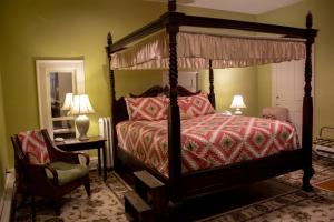 Кровать или кровати в номере The Inn at Lincoln Square