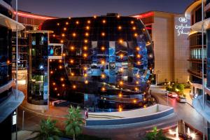 תמונה מהגלריה של Crowne Plaza Doha - The Business Park by IHG בדוחה