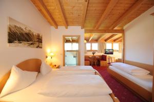 Postel nebo postele na pokoji v ubytování Gasthof Stern