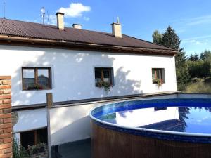 Bazén v ubytování Apartmány Tones nebo v jeho okolí