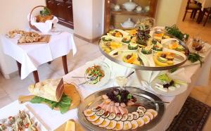 Jedlo v ubytovaní bed & breakfast alebo blízkom okolí
