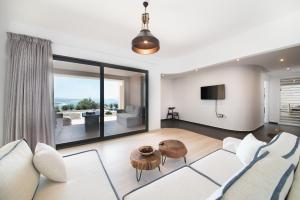 Зона вітальні в Luxury Villa Mystique with Amazing Seaview