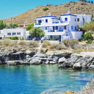 a house on the shore of a body of water at Peaceful Bay in Megas Yialos-Nites