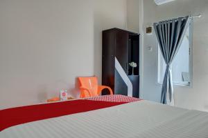 Ένα ή περισσότερα κρεβάτια σε δωμάτιο στο OYO 3266 Alifah Residence Syariah