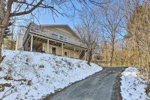Gallery image of Massanutten Retreat with Double Deck and Mtn View! in McGaheysville