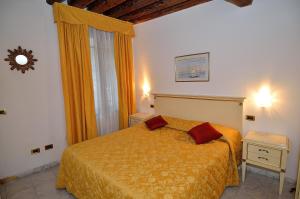 A bed or beds in a room at Da Bruno Homes