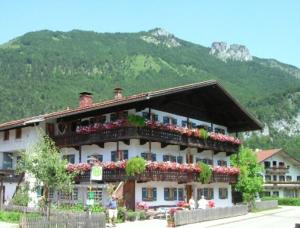 a large building with flowers on the side of it at Beim Lenz in Schleching