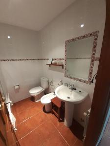 A bathroom at La Casona del Jou