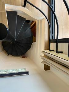 a black umbrella is hanging from a wall at Casa Rural Los Amaneceres in Alcalá del Júcar
